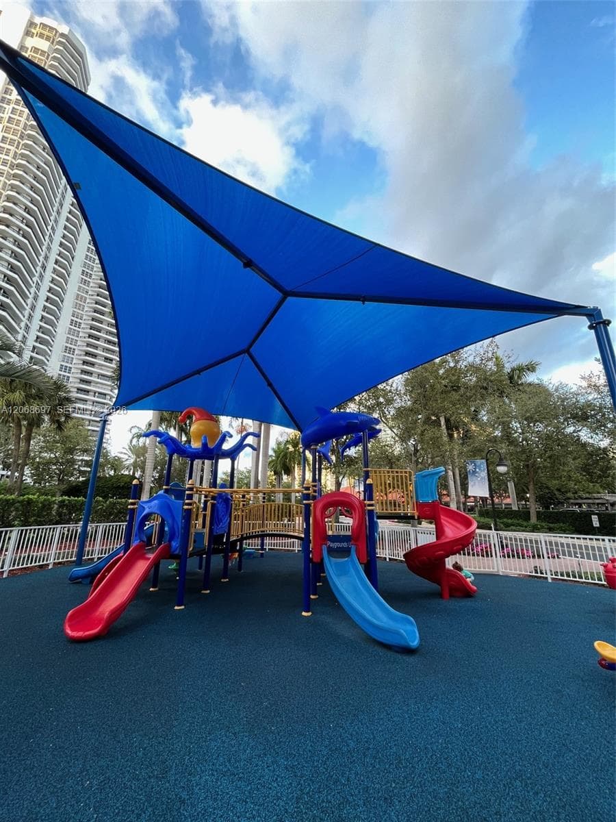 3600 Mystic Pointe dr 1010 photo 18