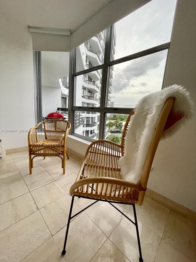 3600 Mystic Pointe dr 1010 photo 15