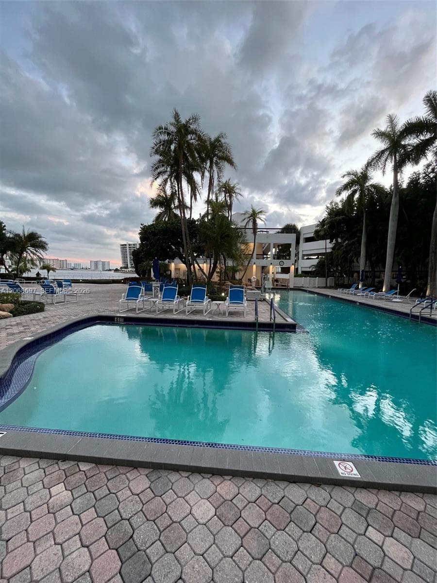 3600 Mystic Pointe dr 1010 photo 19