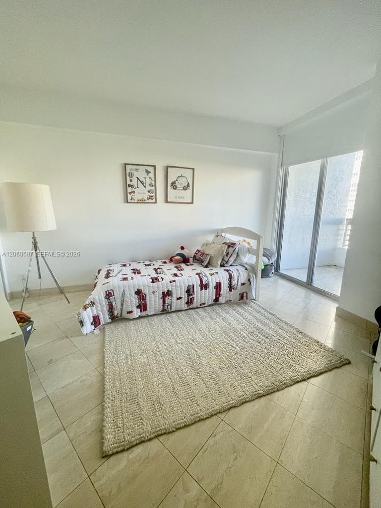 3600 Mystic Pointe dr 1010 photo 8