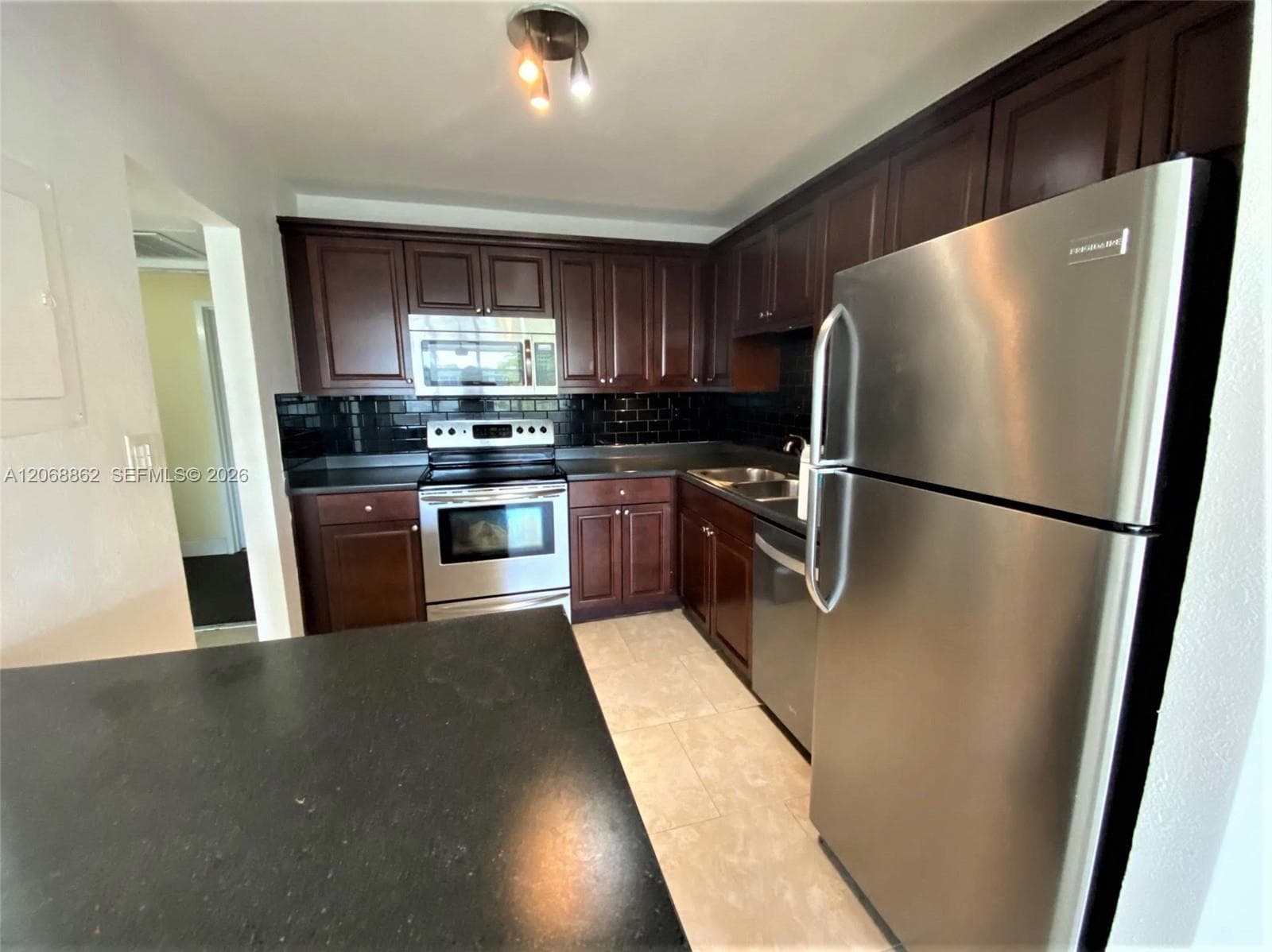 2761 Taft St 405 photo 7