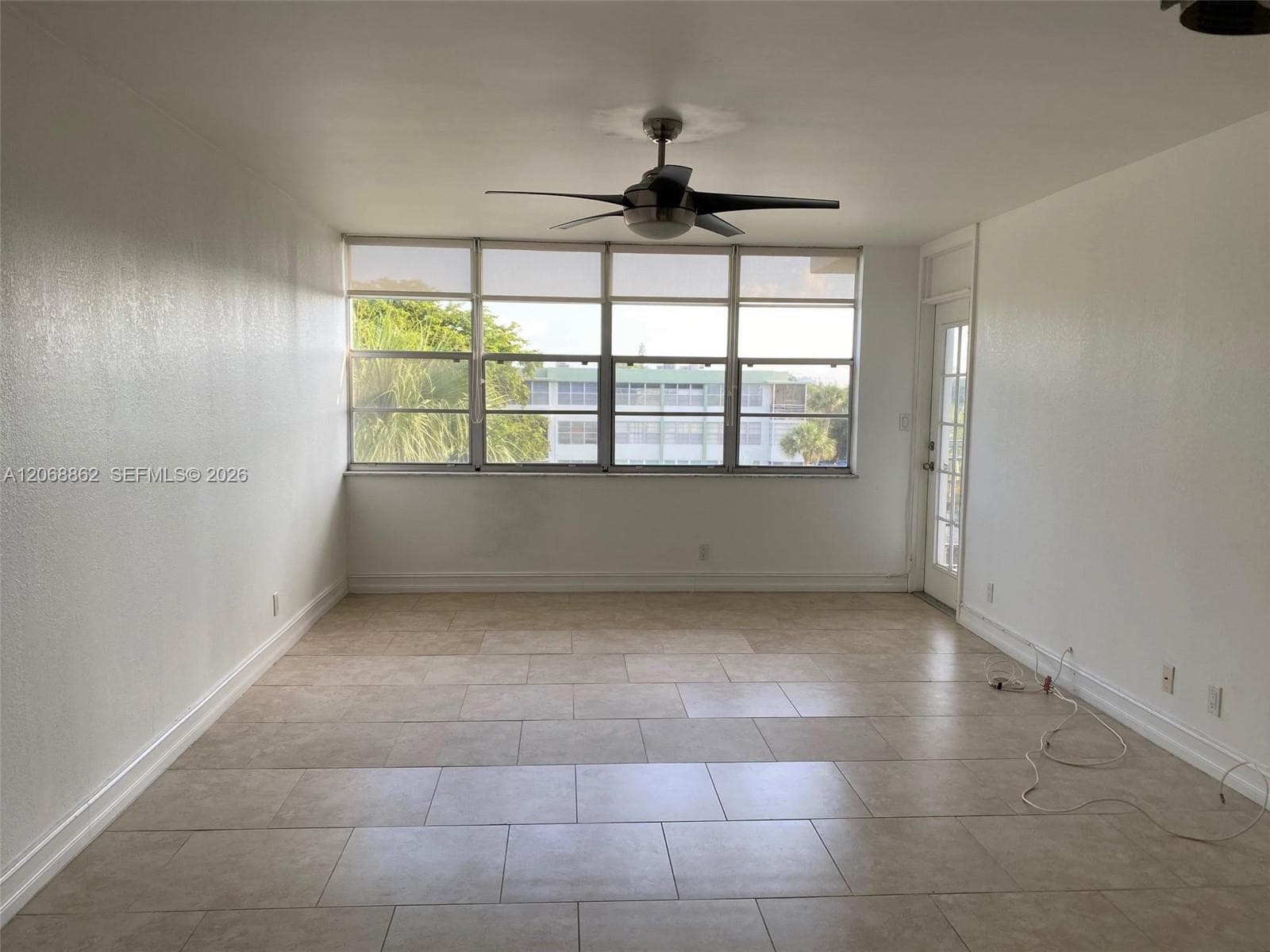 2761 Taft St 405 photo 5