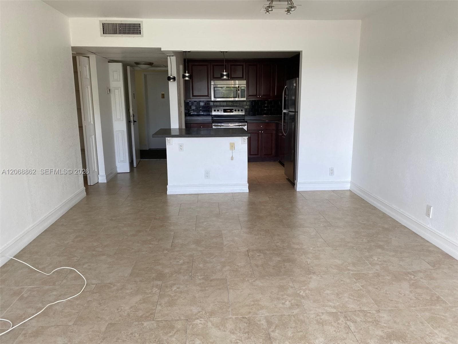 2761 Taft St 405 photo 9