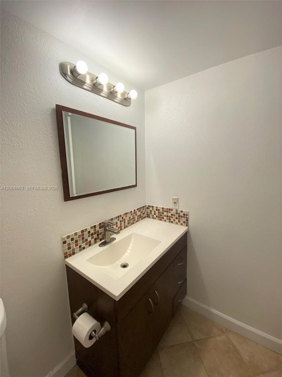 2761 Taft St 405 photo 14