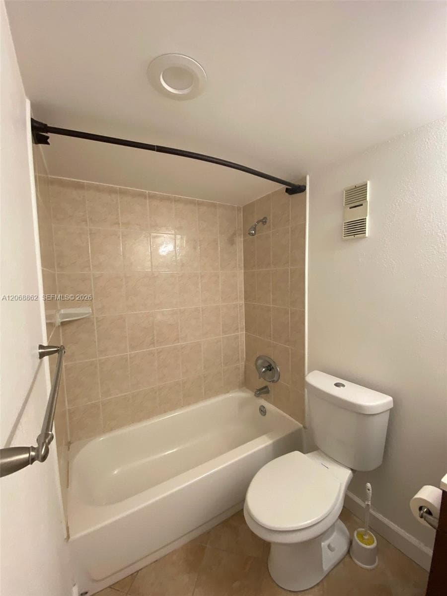2761 Taft St 405 photo 15
