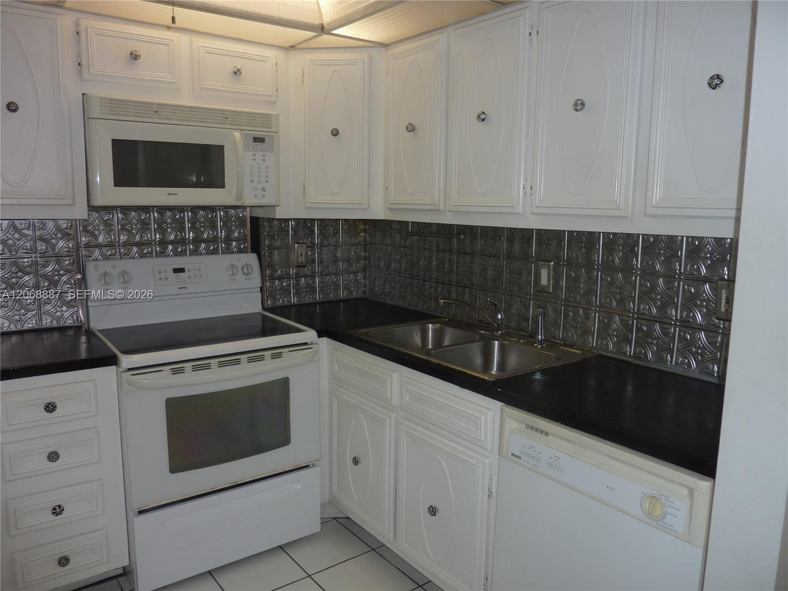 180 Cypress Club Dr 811 photo 8
