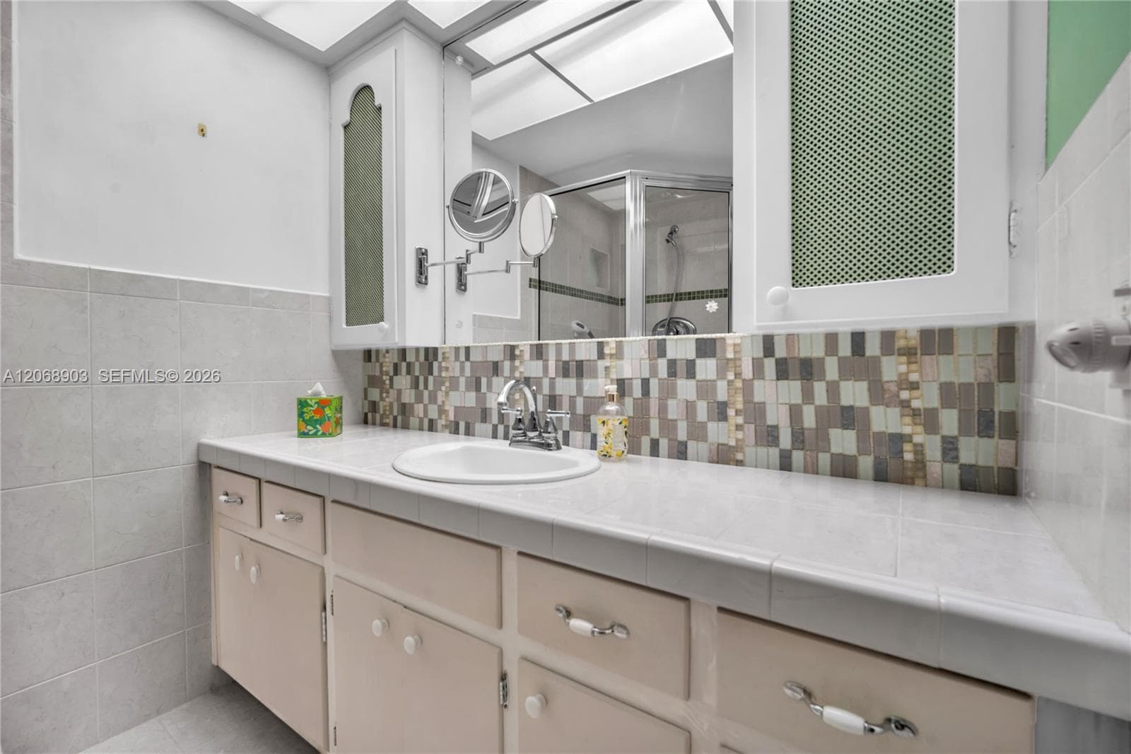 1100 SW 12th St 309 photo 25