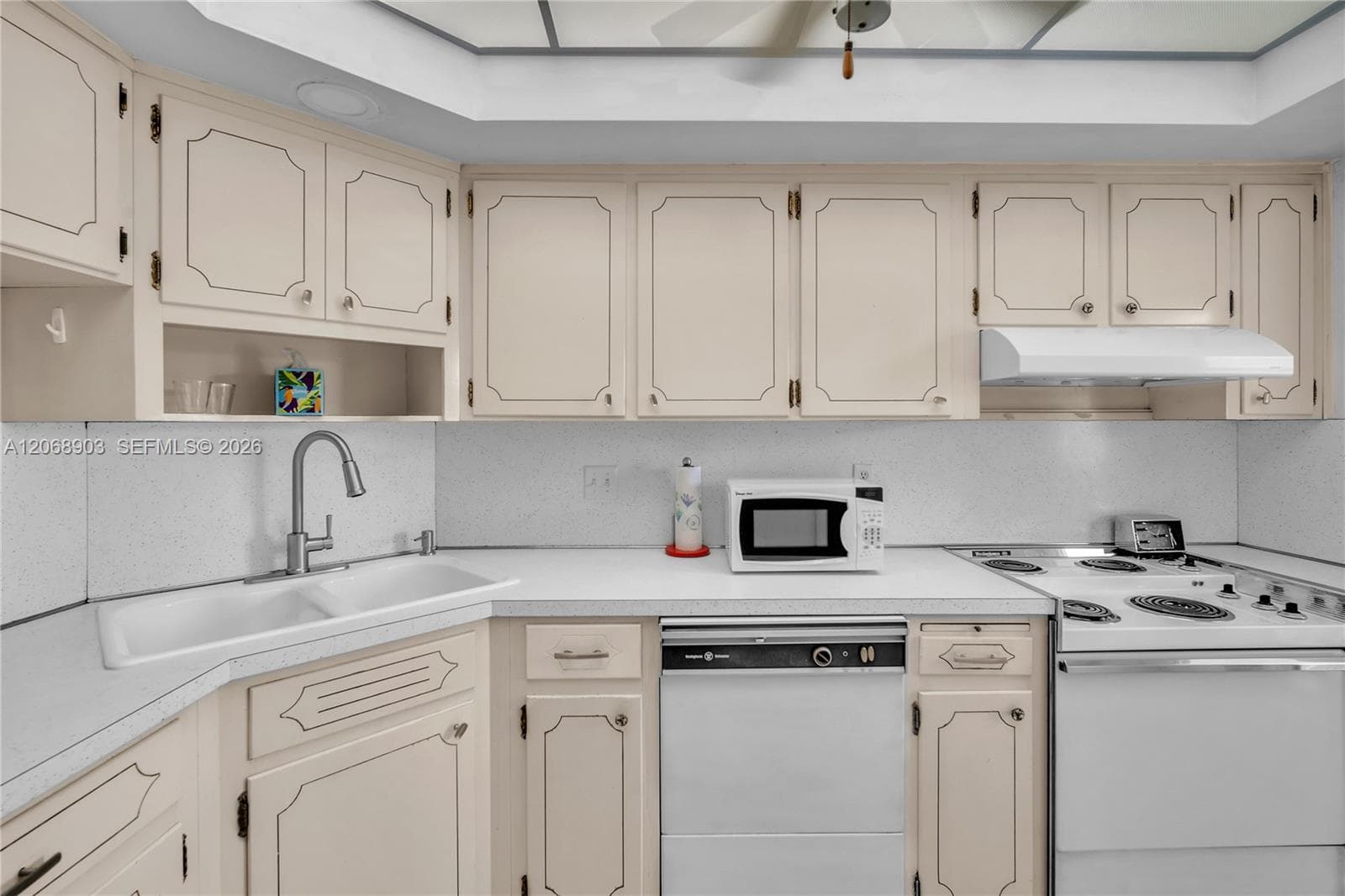 1100 SW 12th St 309 photo 21