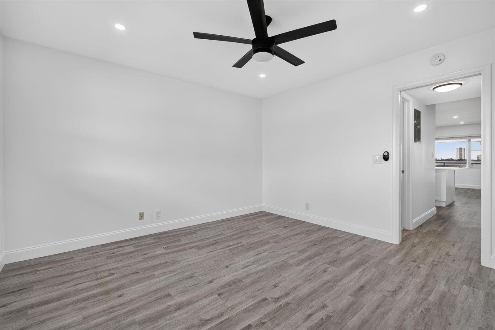 100 SHORE Court 311 photo 13
