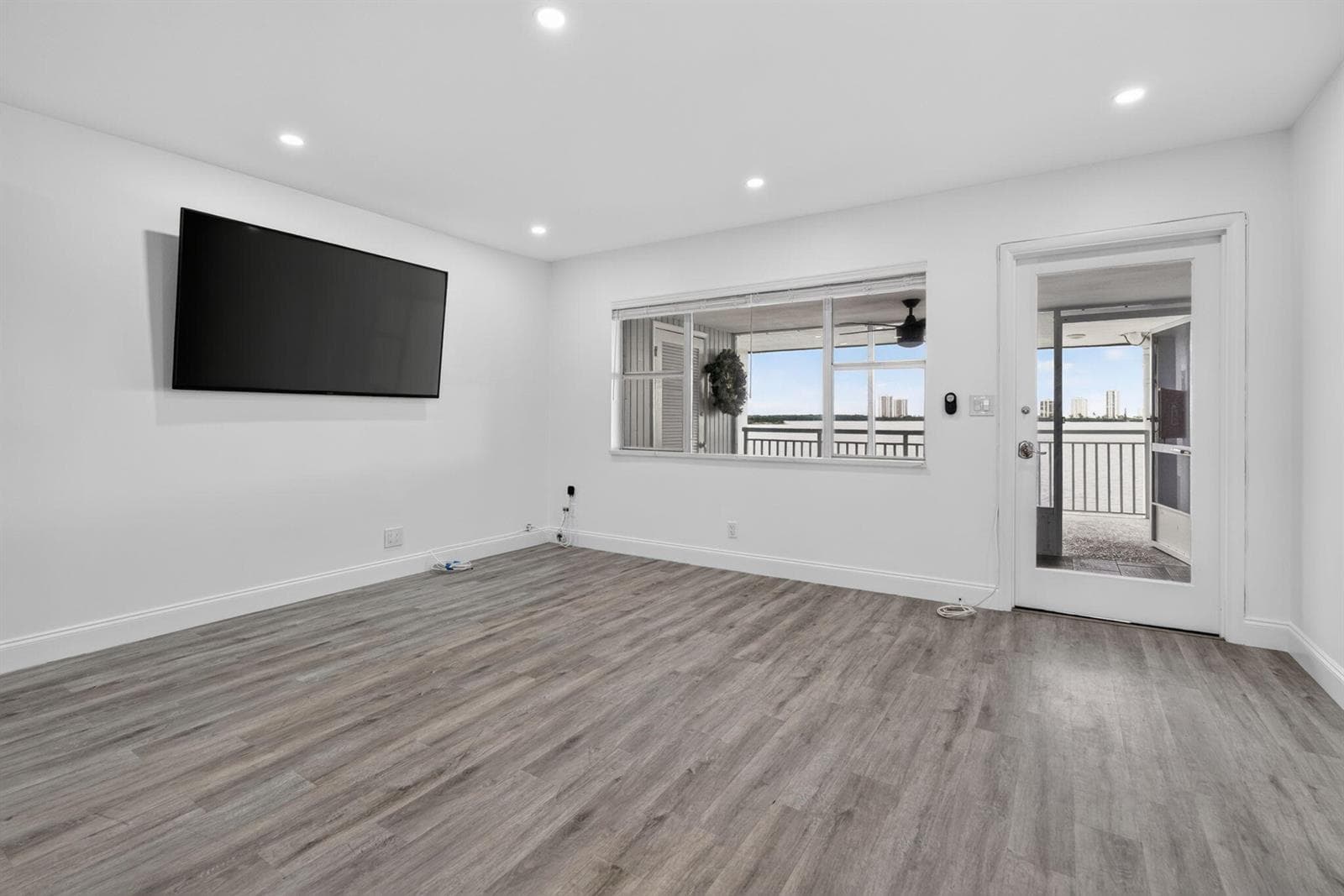 100 SHORE Court 311 photo 12