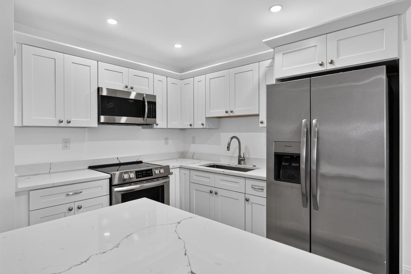 100 SHORE Court 311 photo 7