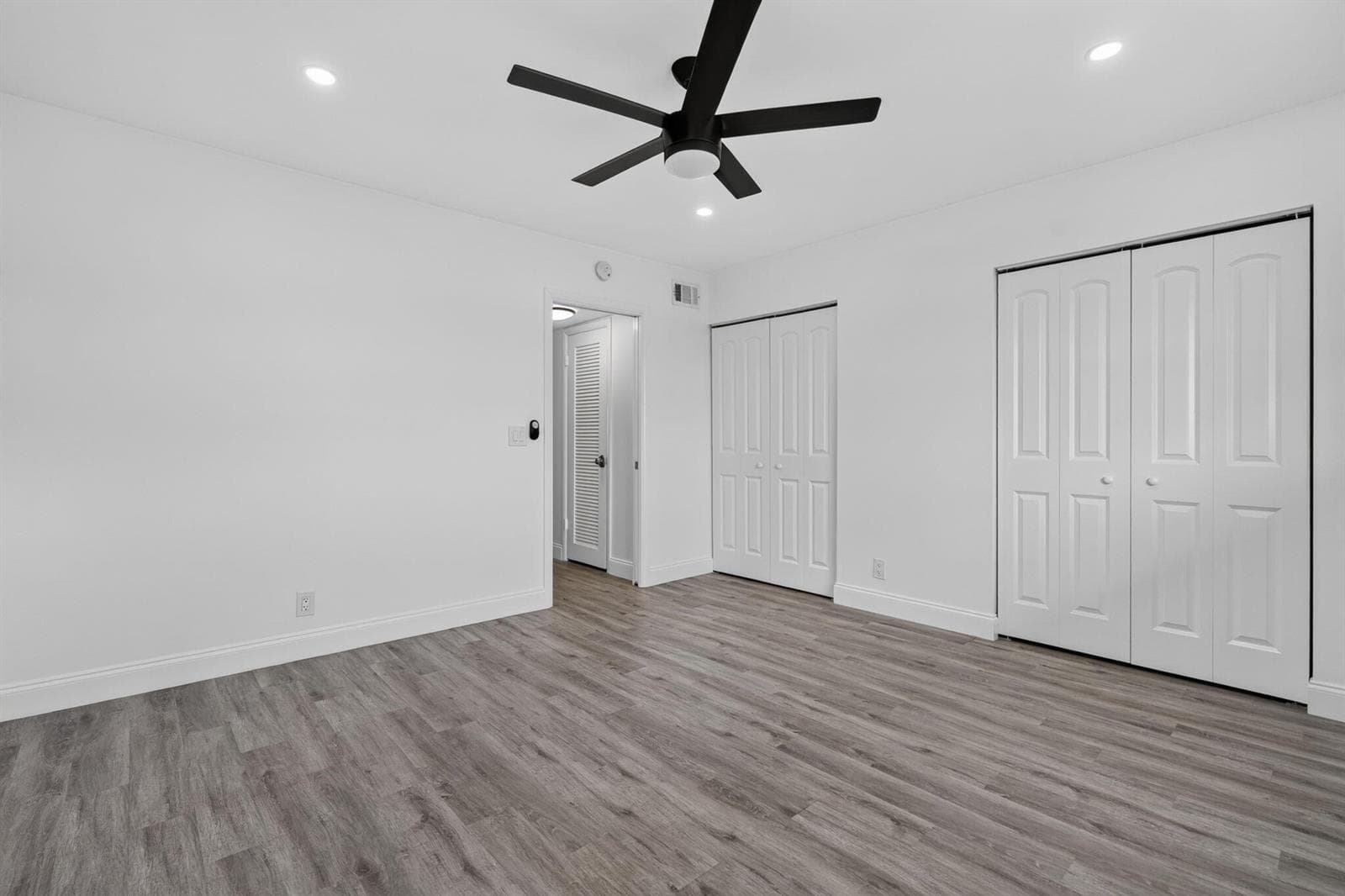 100 SHORE Court 311 photo 14