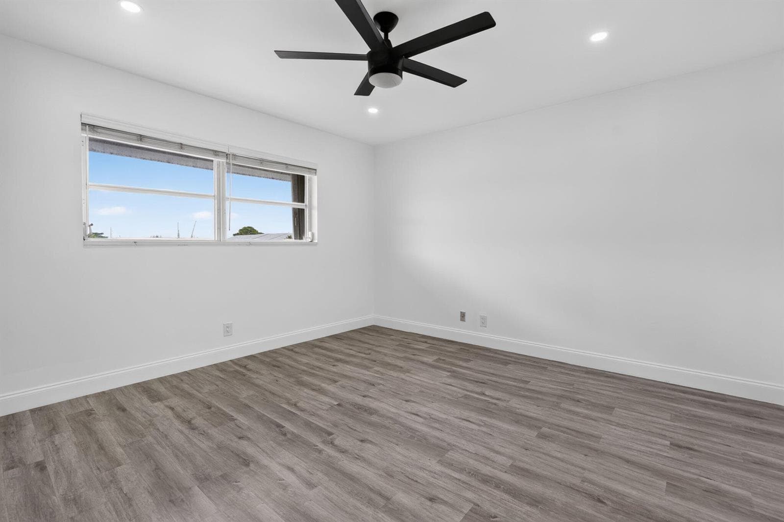 100 SHORE Court 311 photo 15