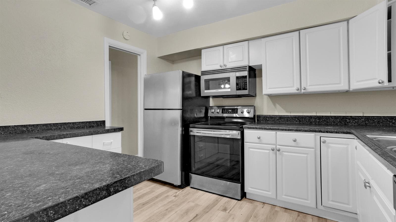 3002 ARTHUR Street photo 2