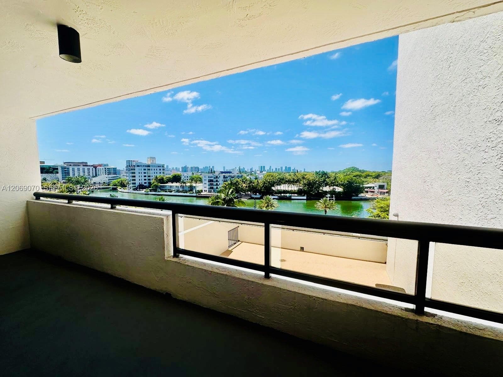 2555 Collins Ave 704 photo 2