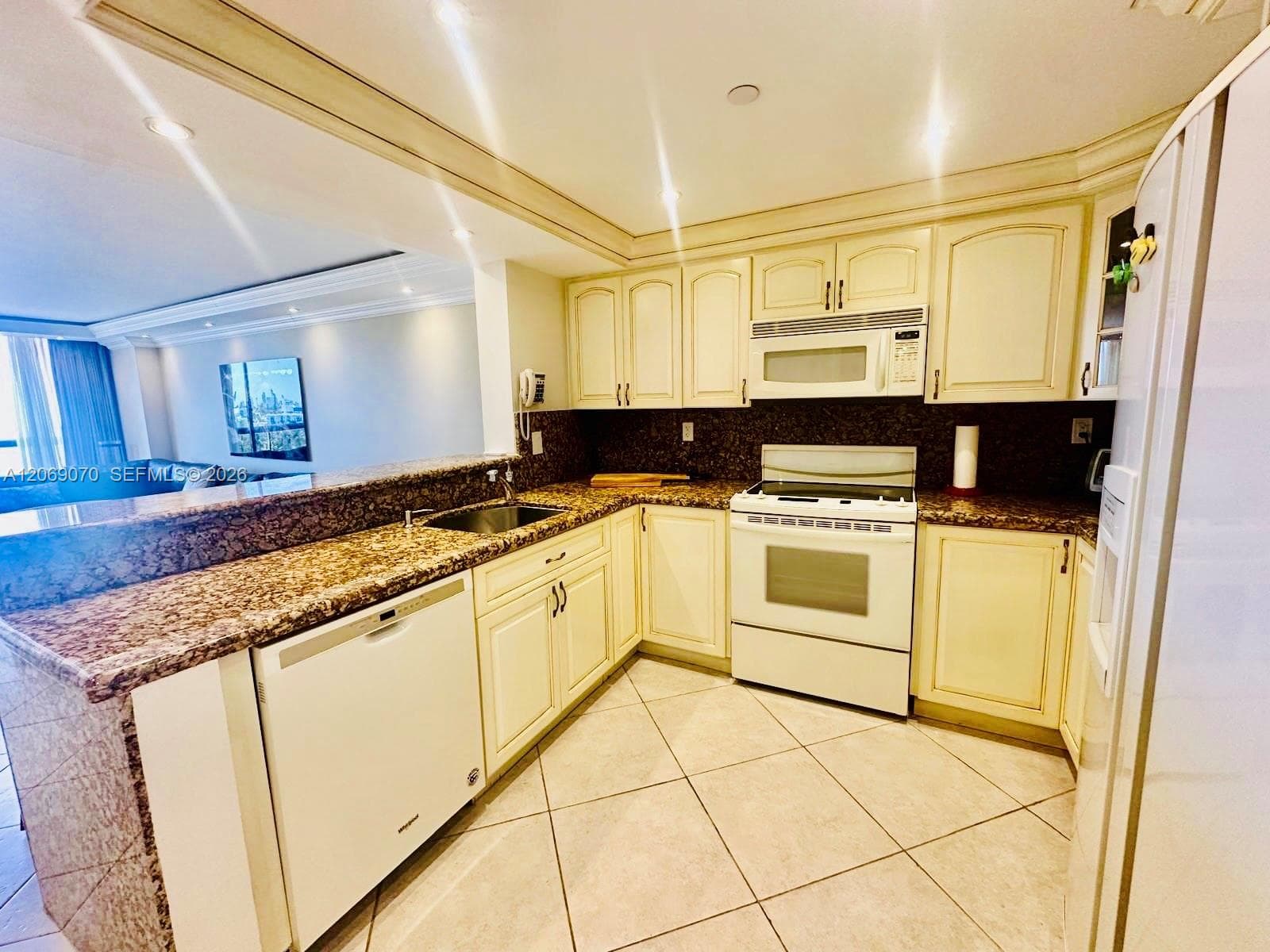 2555 Collins Ave 704 photo 3