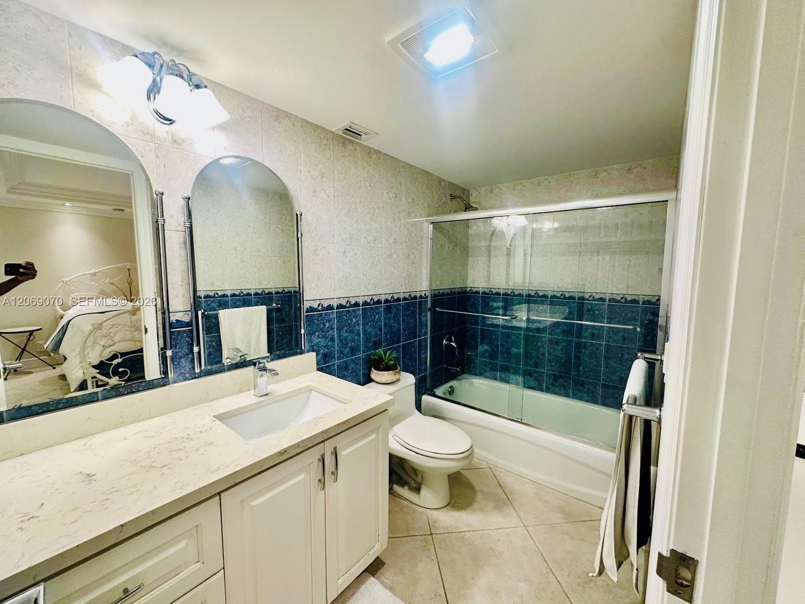2555 Collins Ave 704 photo 10