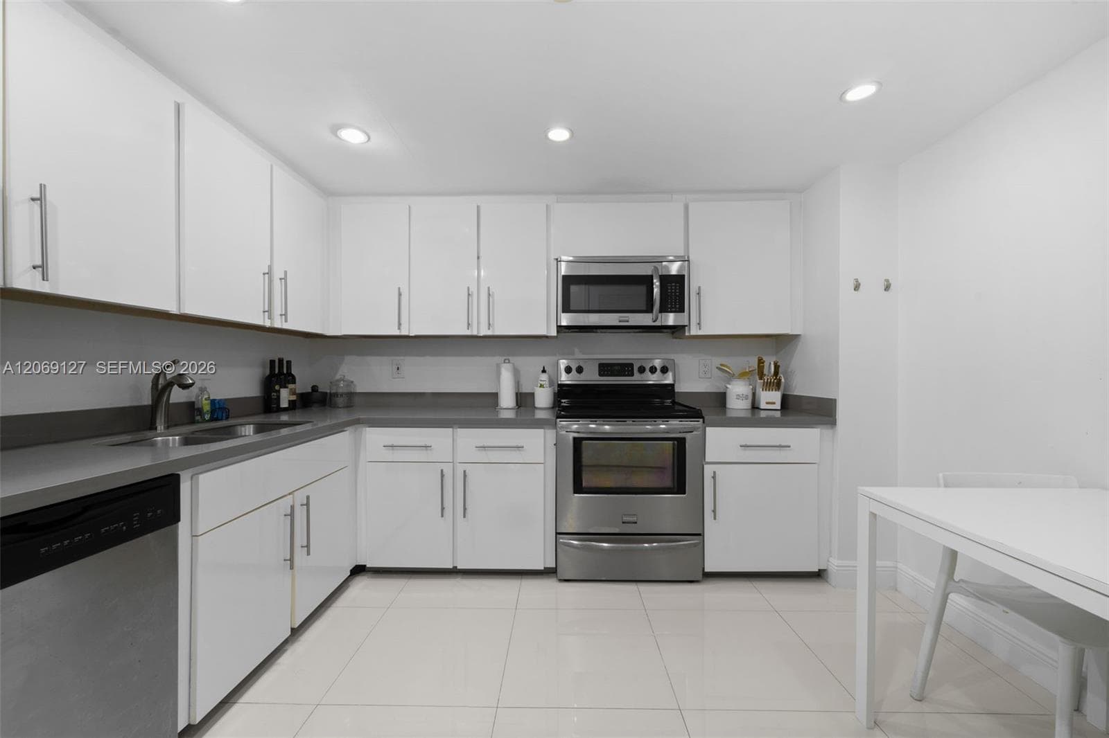 9801 Collins Ave 20V photo 7