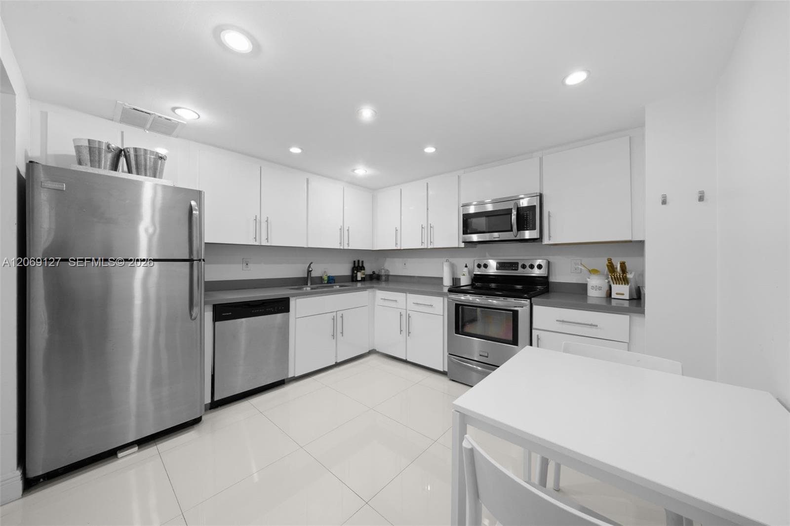 9801 Collins Ave 20V photo 9