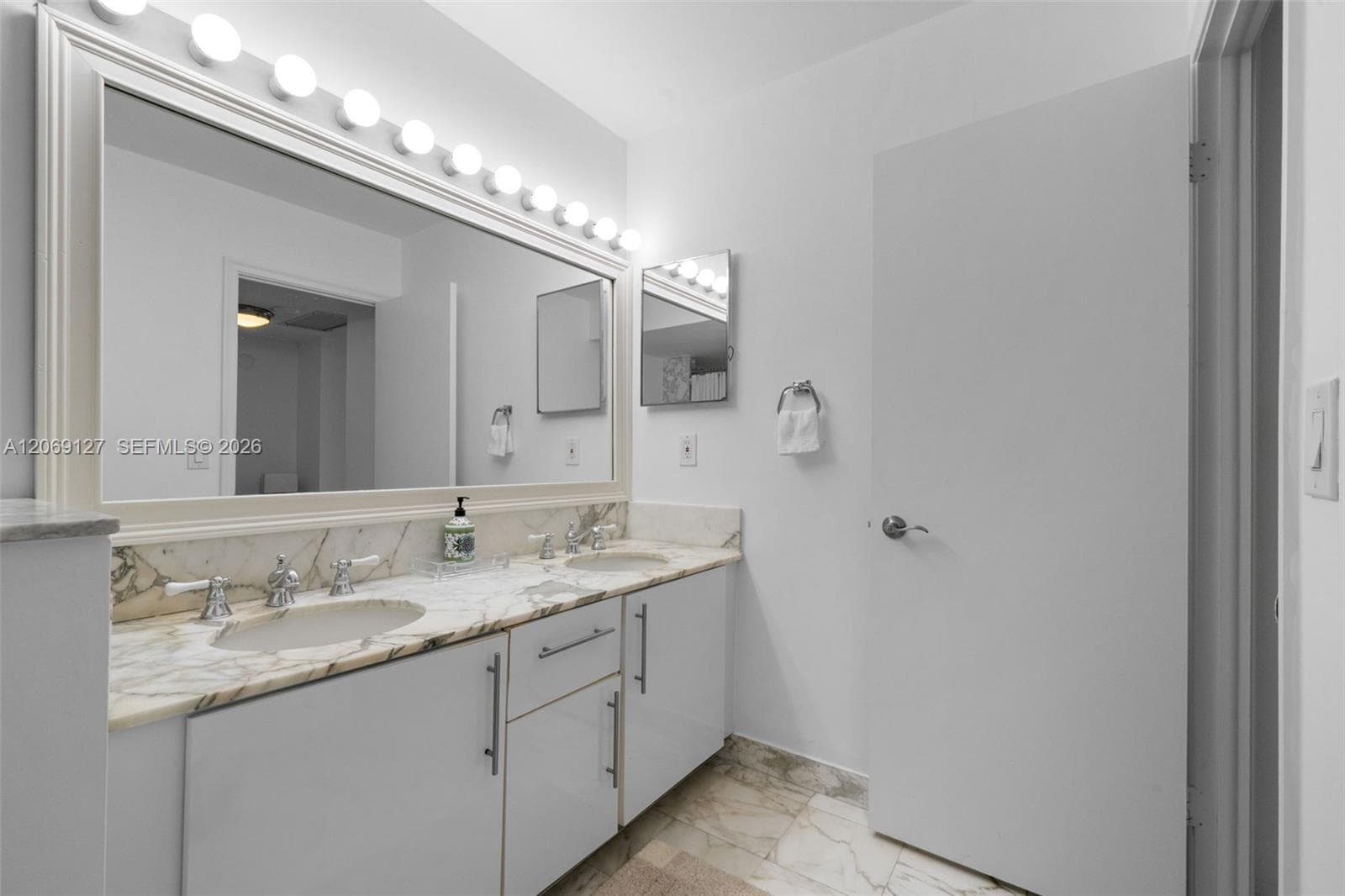 9801 Collins Ave 20V photo 15