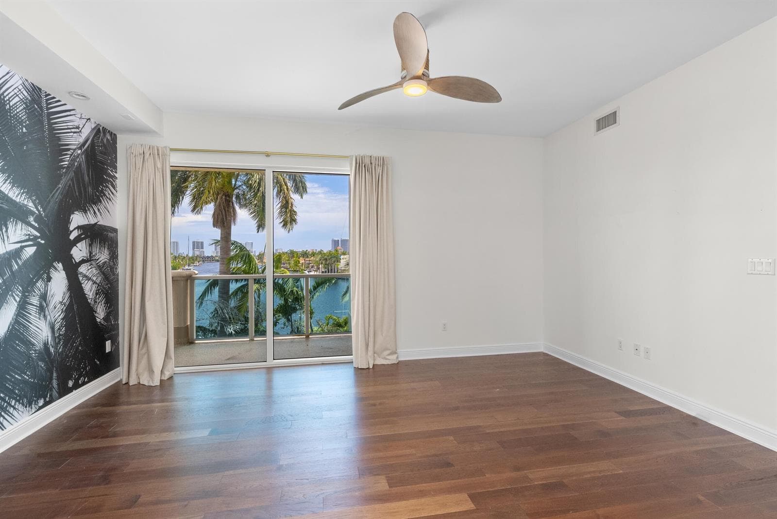 516 HENDRICKS Isle 4A photo 25