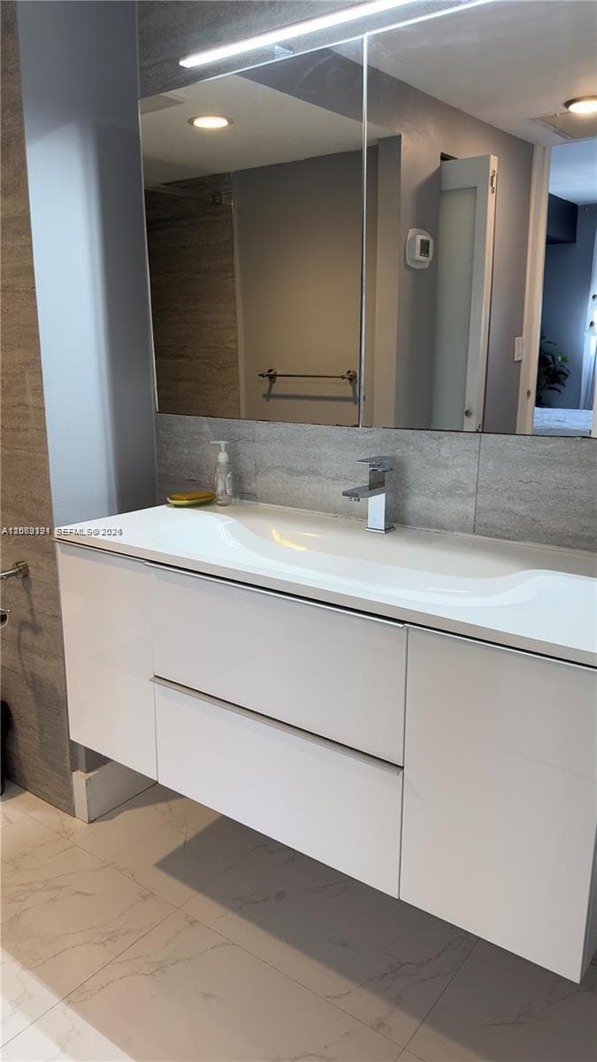 300 Bayview Dr 1102 photo 13