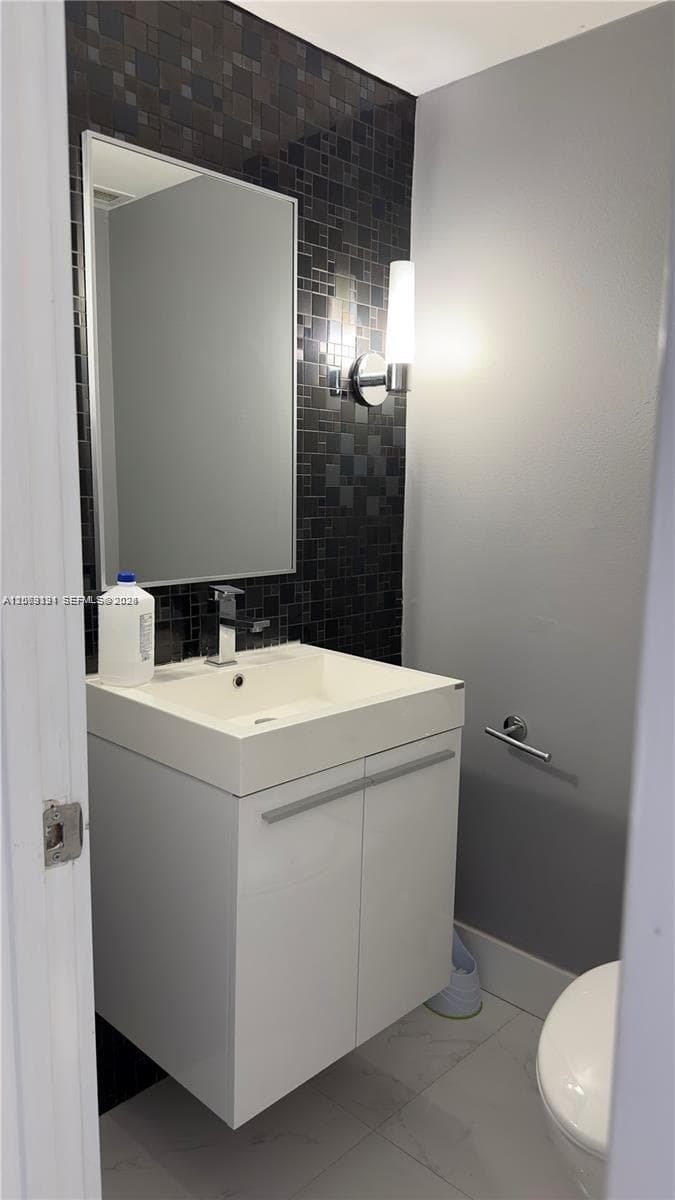 300 Bayview Dr 1102 photo 14