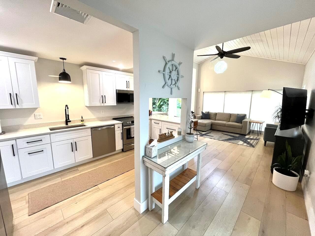 4044 NE Breakwater Drive photo 9