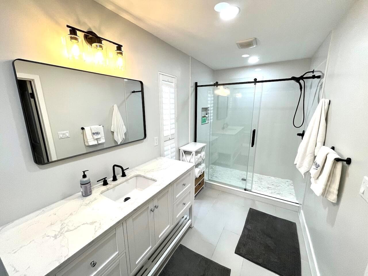 4044 NE Breakwater Drive photo 14
