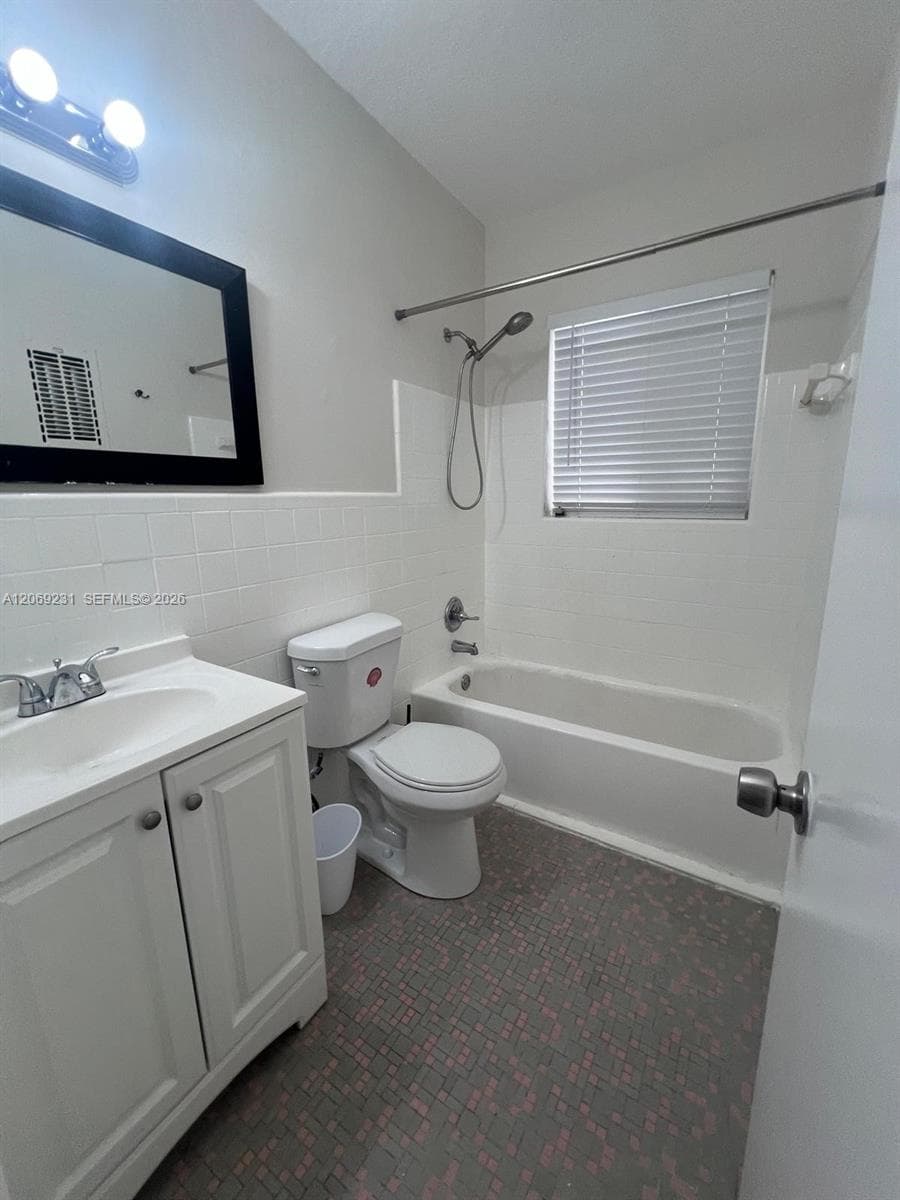 8271 Crespi Blvd 5 photo 7