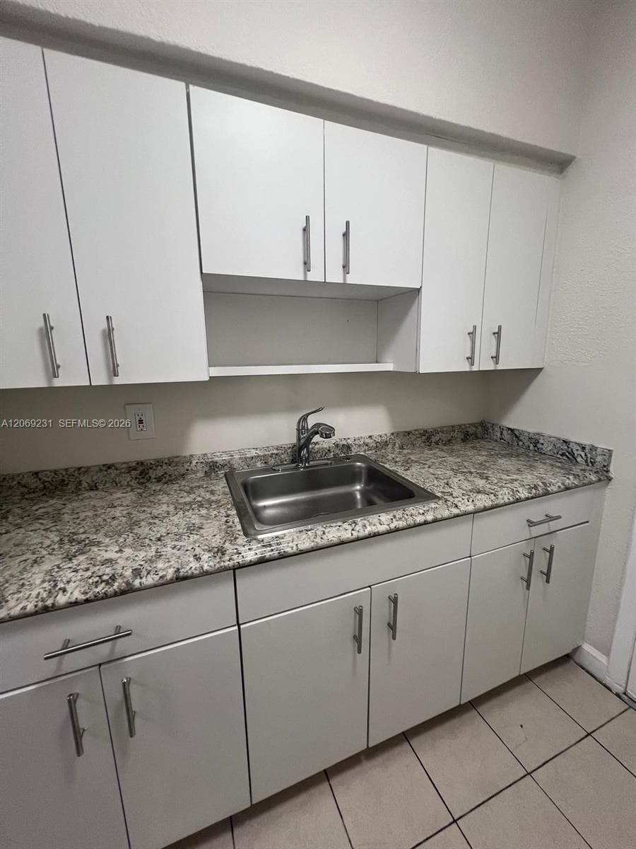 8271 Crespi Blvd 5 photo 5