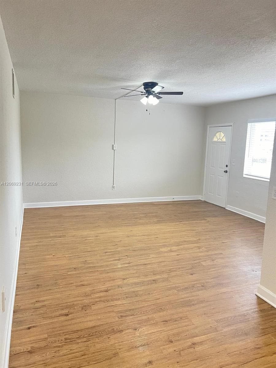 8271 Crespi Blvd 5 photo 4