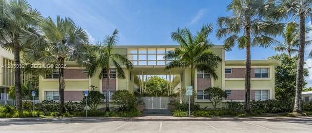 350 S Shore Dr 15 photo 1
