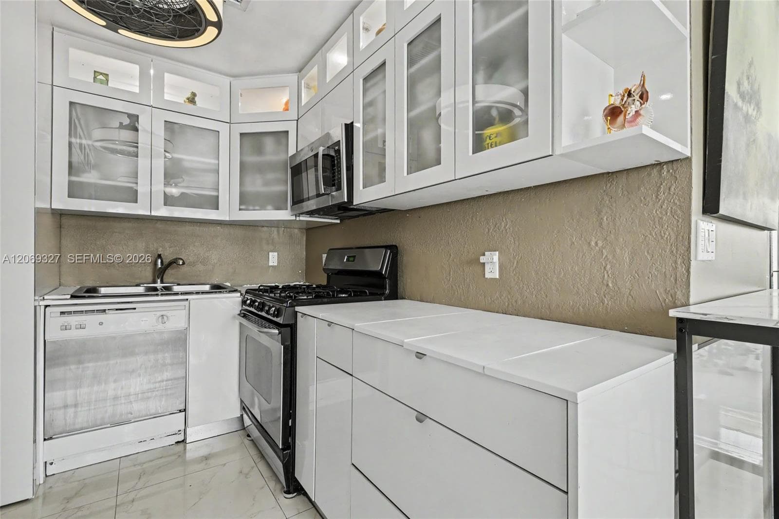 350 S Shore Dr 15 photo 4