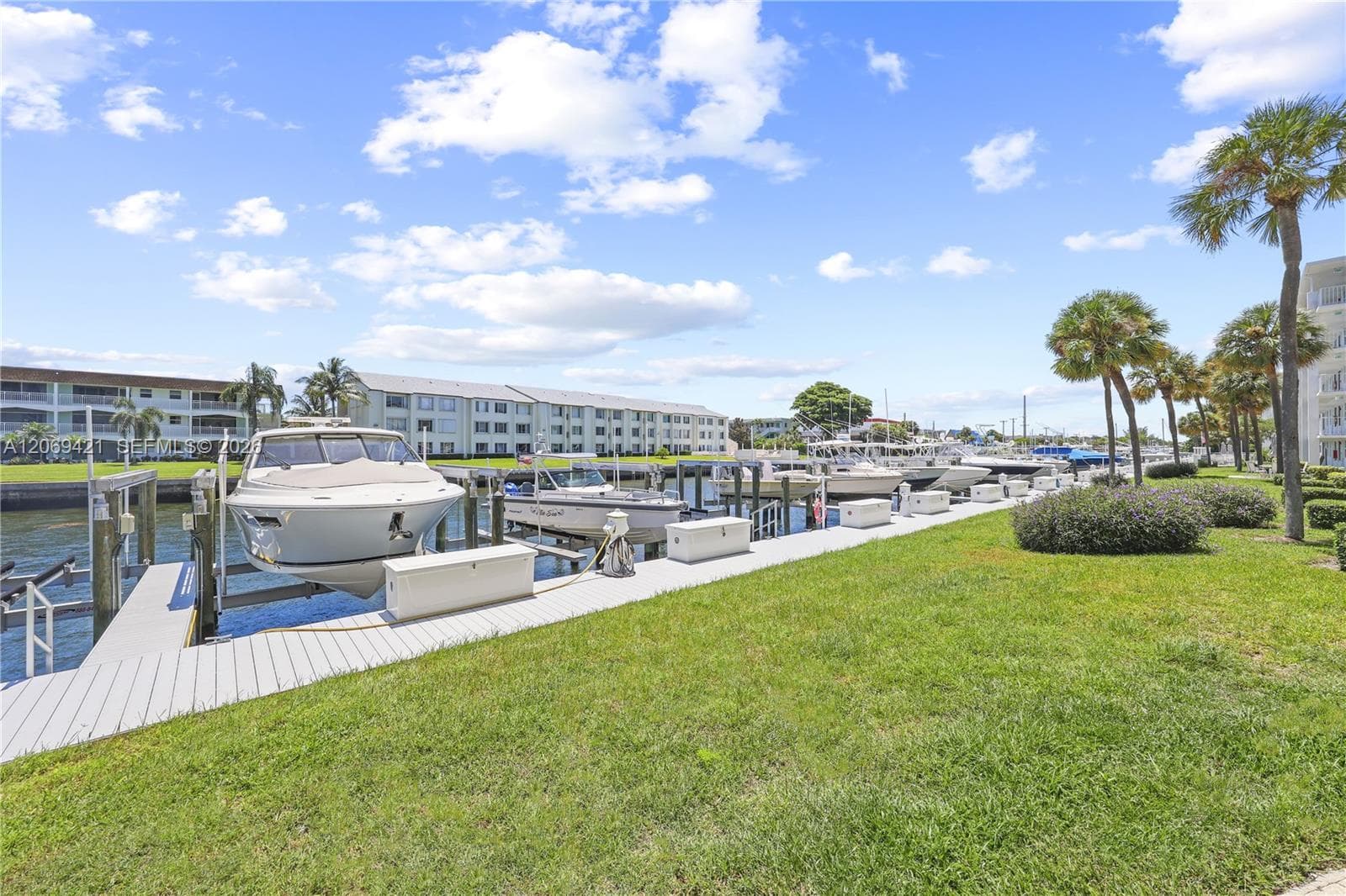 104 Paradise Harbour Blvd 114 photo 23