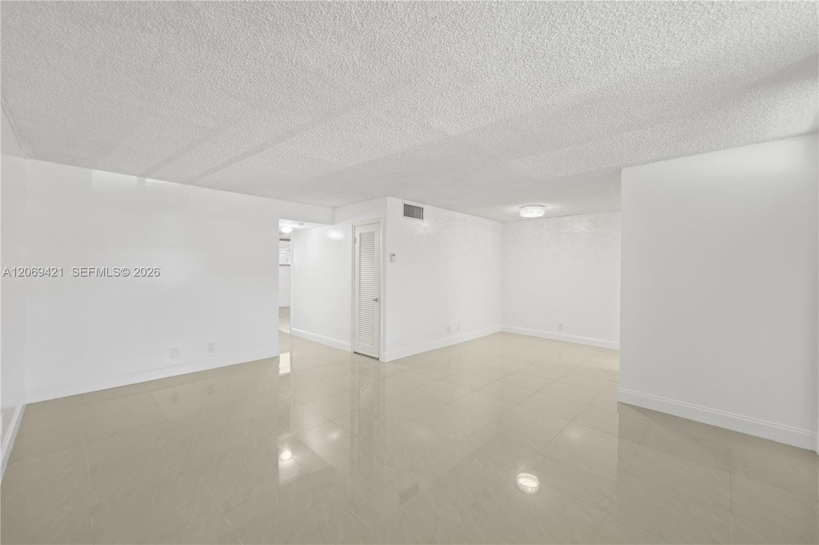 104 Paradise Harbour Blvd 114 photo 12