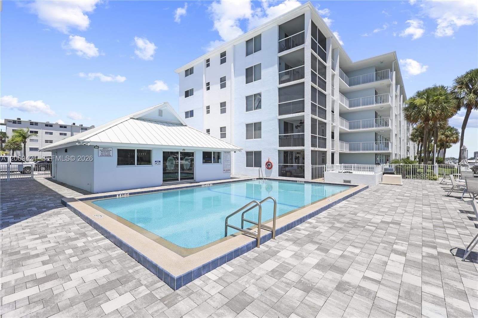 104 Paradise Harbour Blvd 114 photo 24
