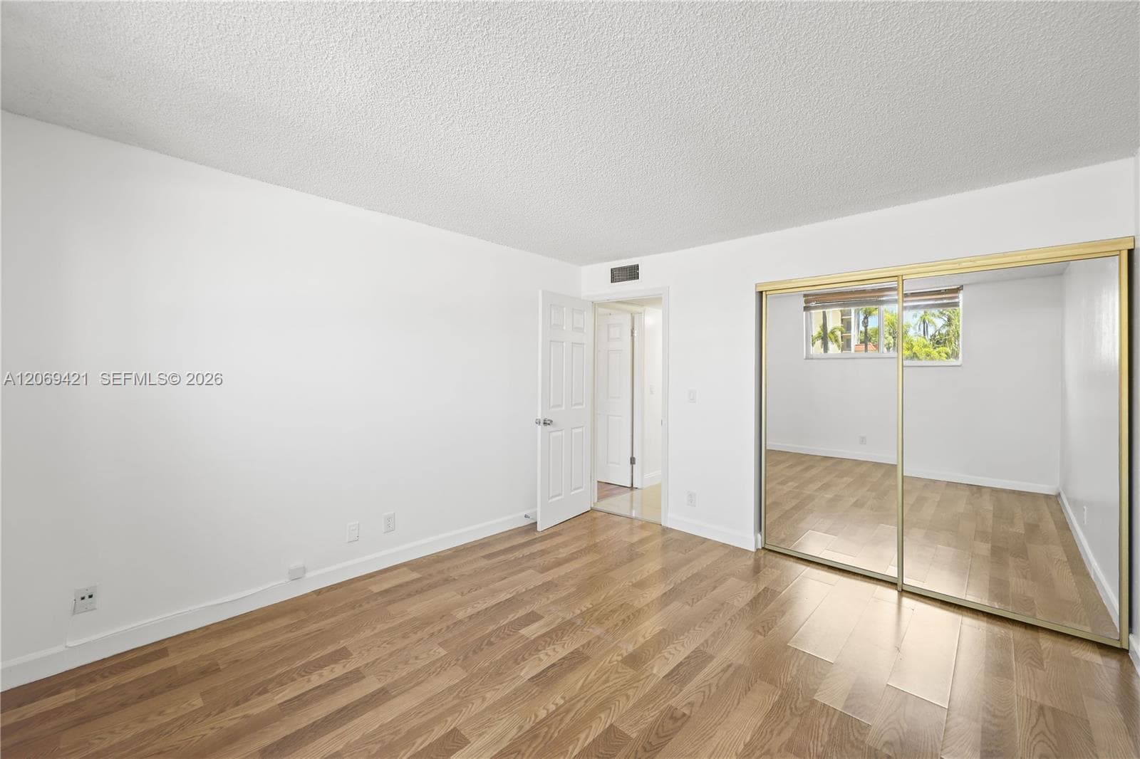 104 Paradise Harbour Blvd 114 photo 18