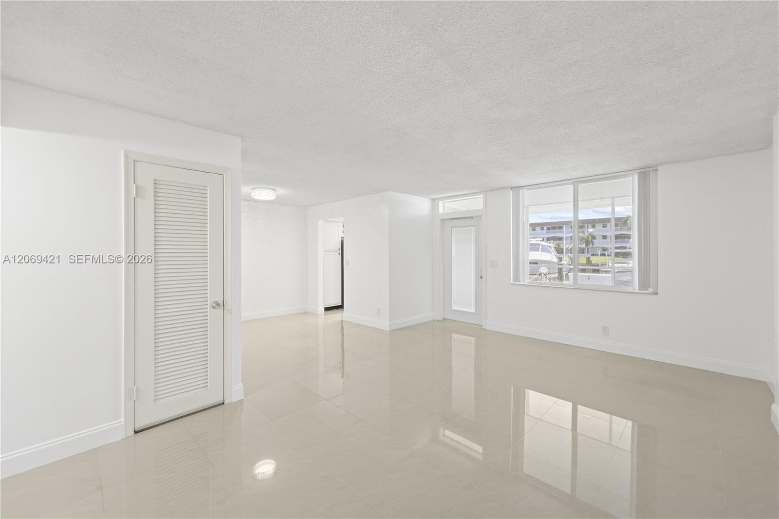 104 Paradise Harbour Blvd 114 photo 8