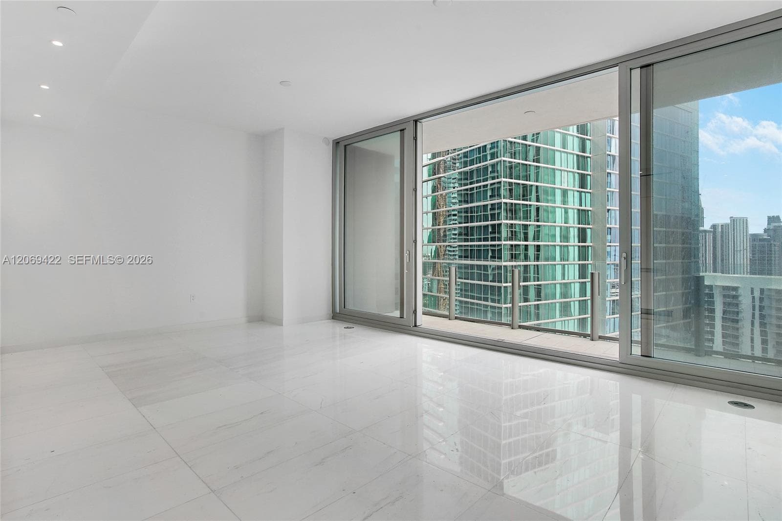 300 Biscayne Boulevard Way 3108 photo 2