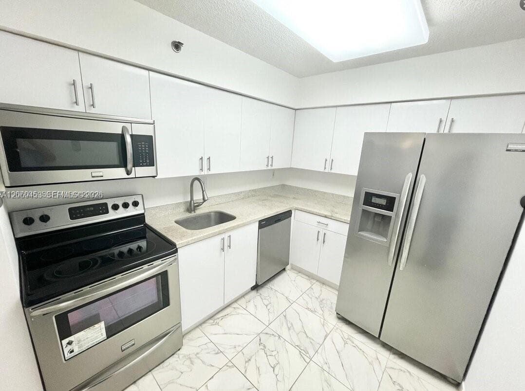 3300 NE 192nd St 1211 photo 5