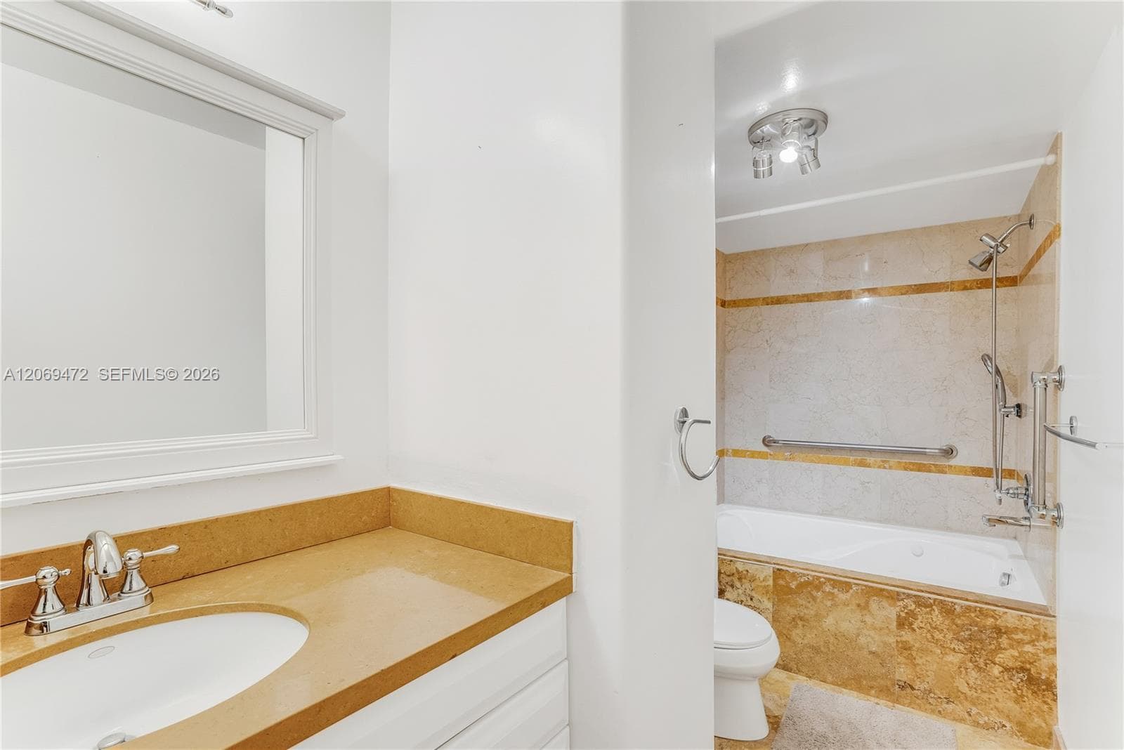 1000 Parkview Dr 614 photo 17