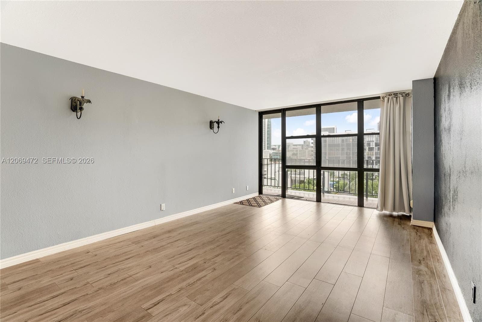 1000 Parkview Dr 614 photo 16