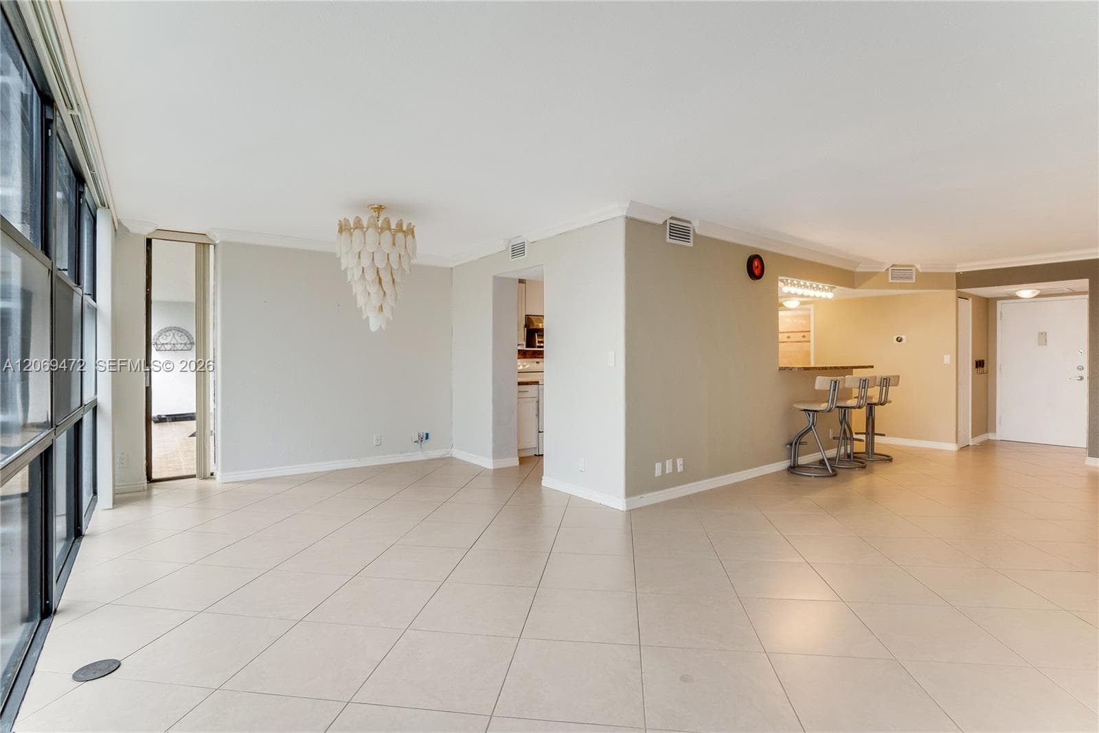 1000 Parkview Dr 614 photo 9