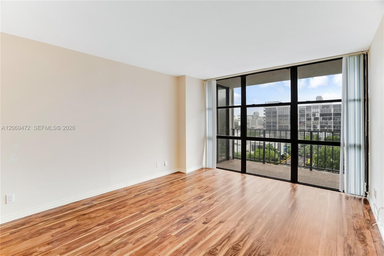 1000 Parkview Dr 614 photo 11