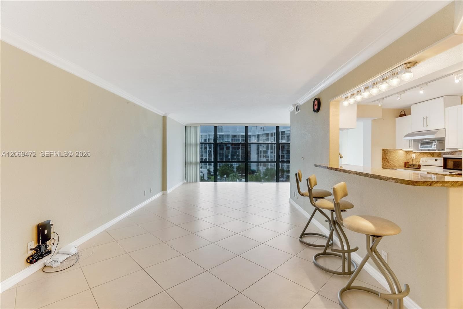 1000 Parkview Dr 614 photo 4