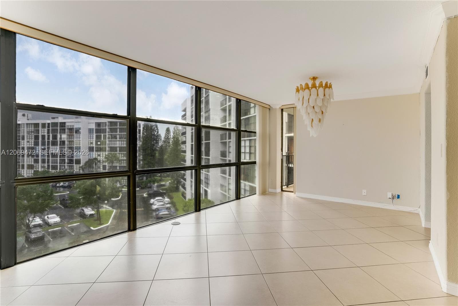 1000 Parkview Dr 614 photo 8