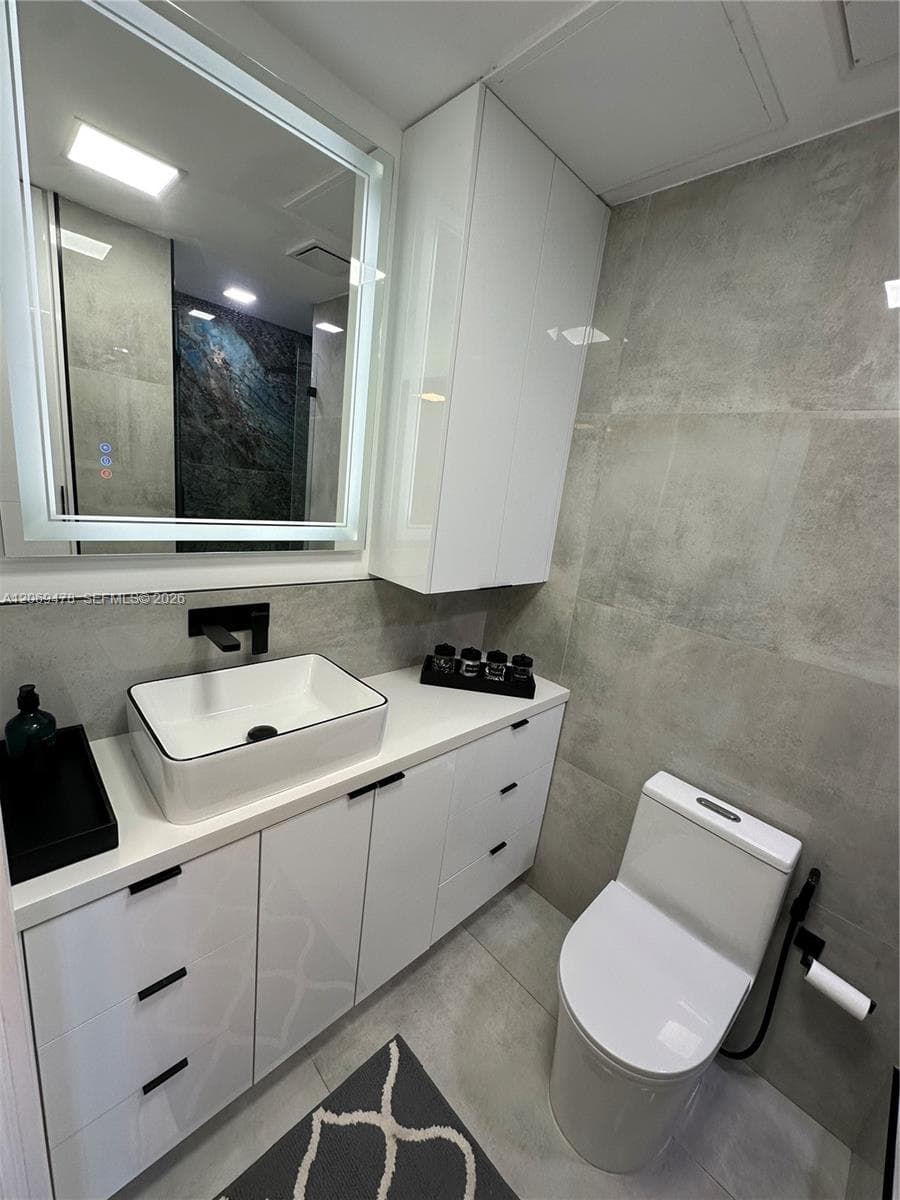 6039 Collins Ave 310 photo 13