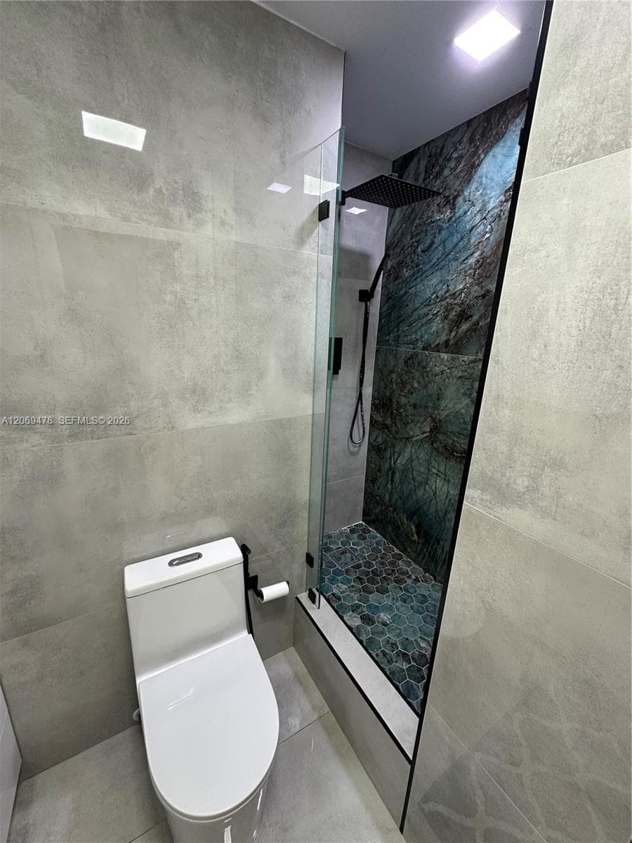 6039 Collins Ave 310 photo 12