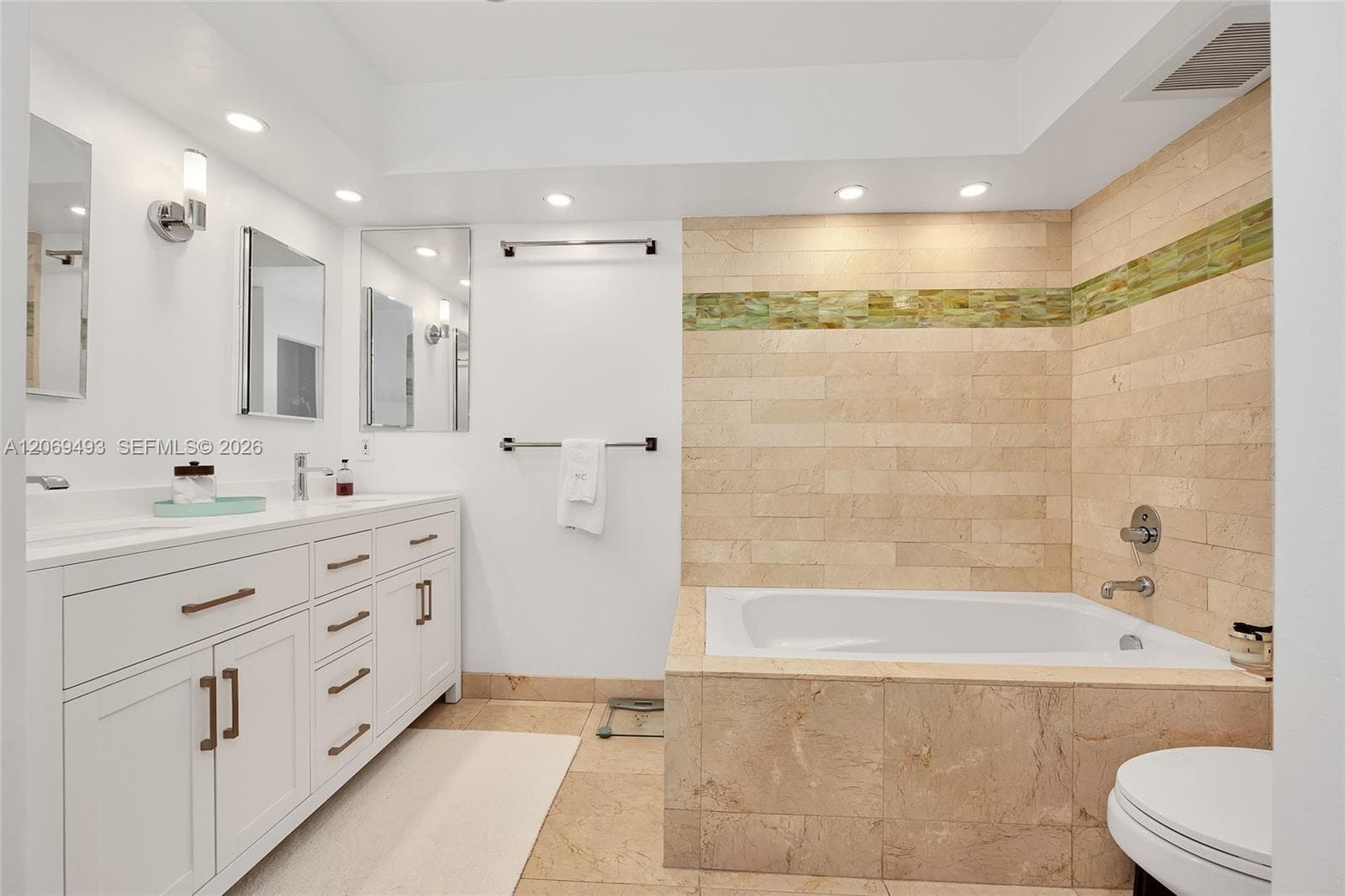 11 Island Ave 906 photo 22